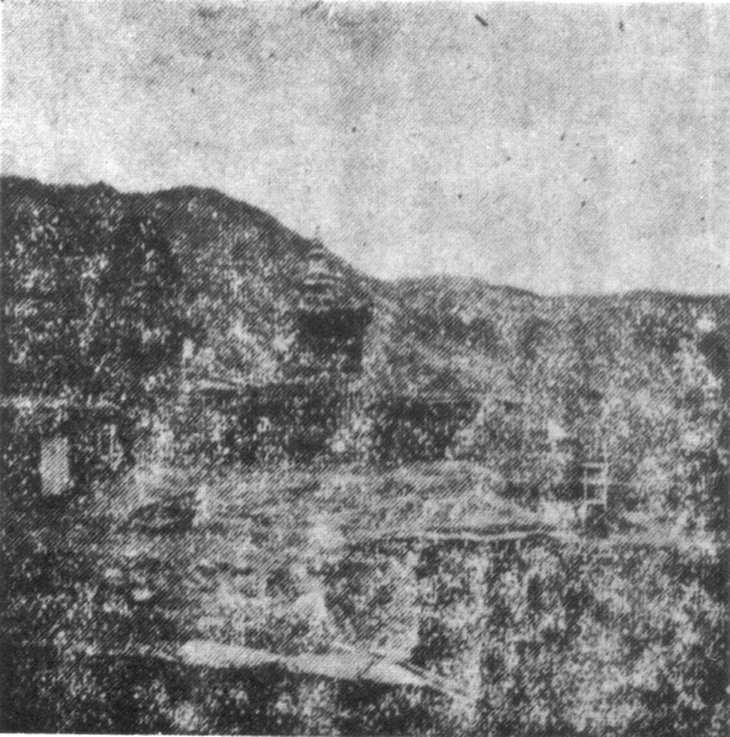 仲薩寺大殿屋頂之金頂