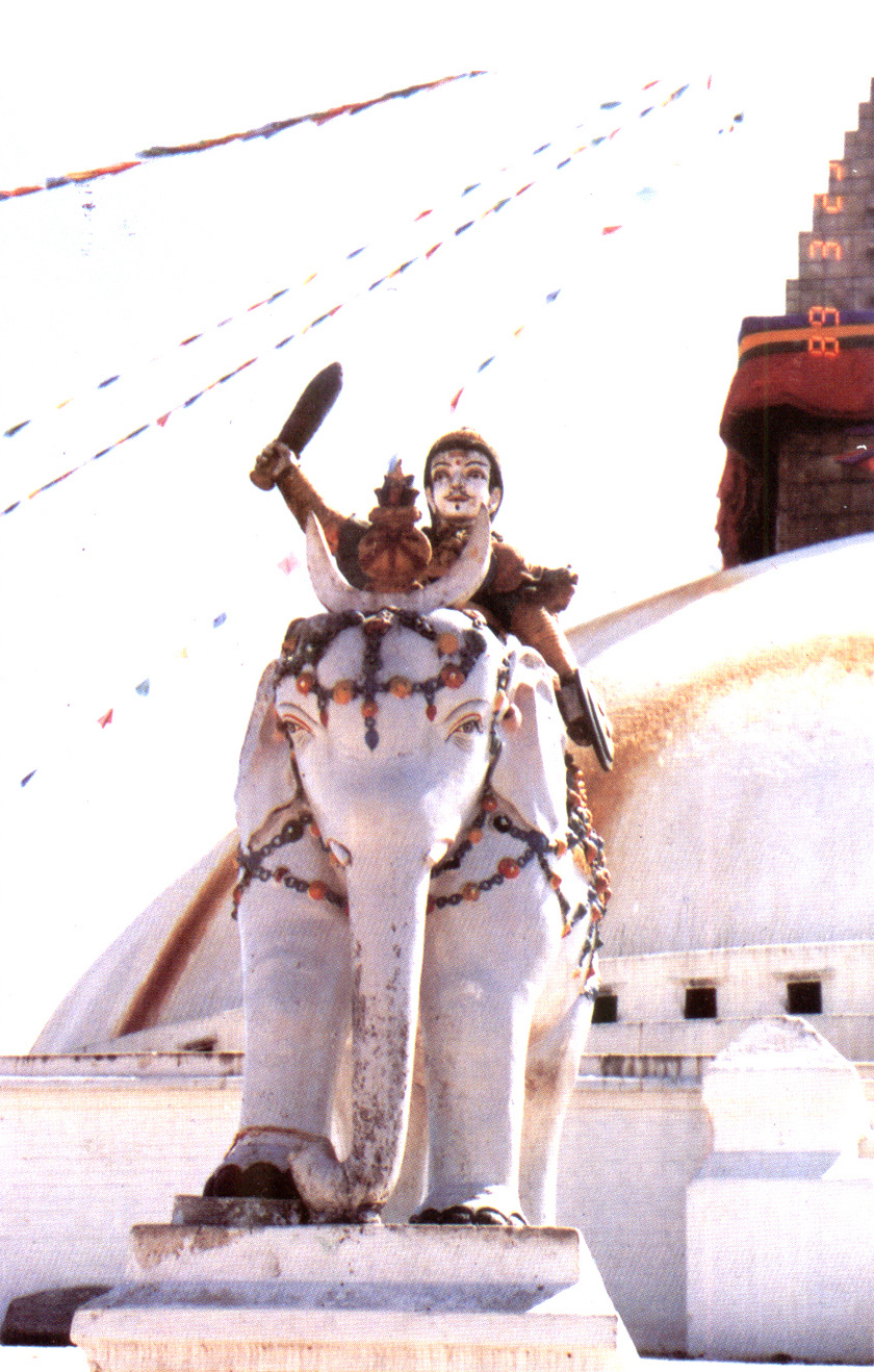 此是白塔兩邊台階大象