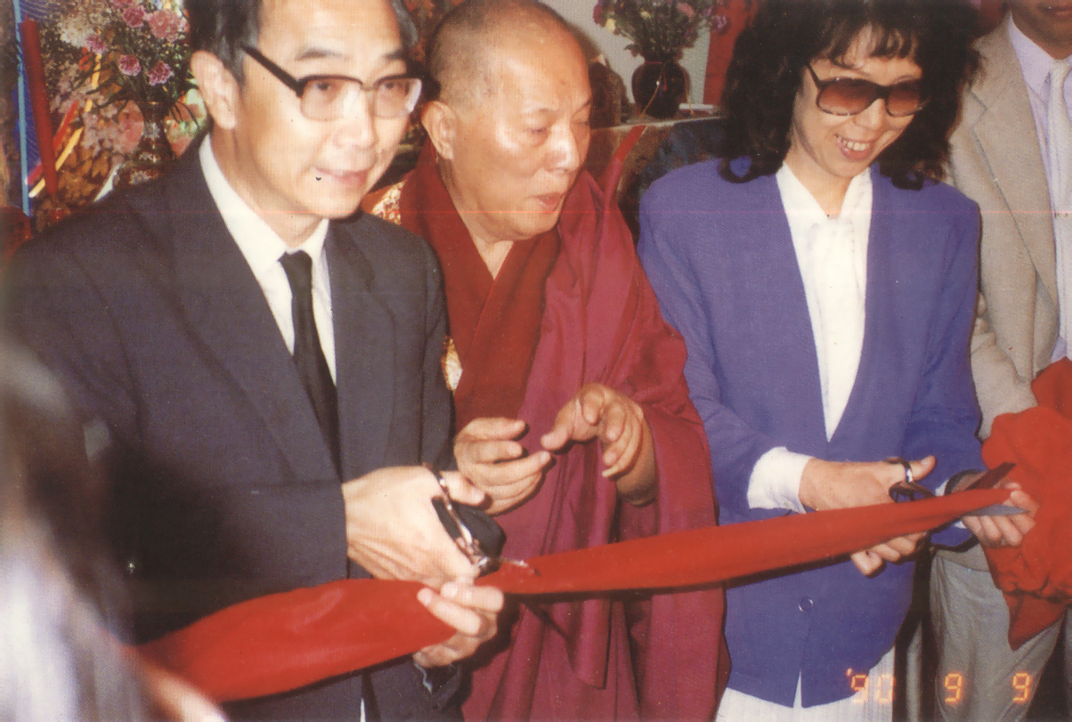 中國駐紐約領事王家棟先生和王夕雲女士剪綵